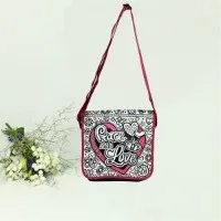 Prodaje se višenamjenska šarena laminirana uvlačiva torba za kupnju na rame